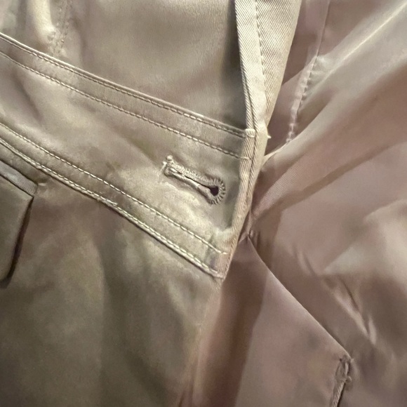 New York & Company. New Ladies Tan Blazer with button down front. Size 6. - Picture 3 of 14